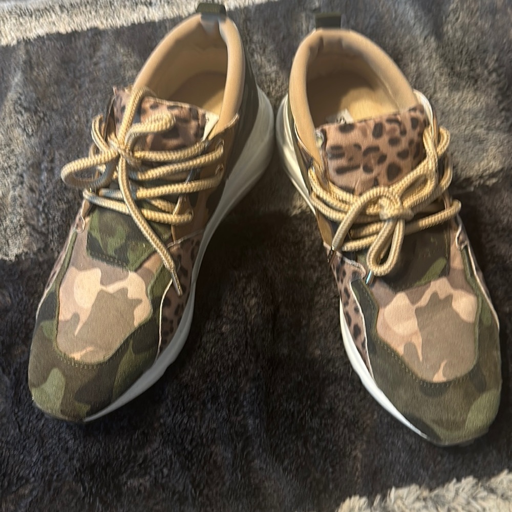 Steve Madden Sneakers - Size 9
